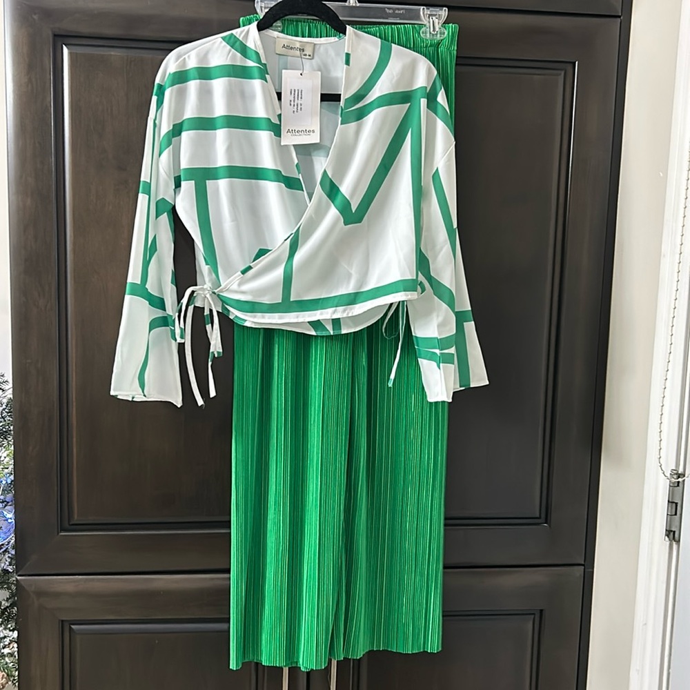 Set wide leg pleated pants and crossover top NWT